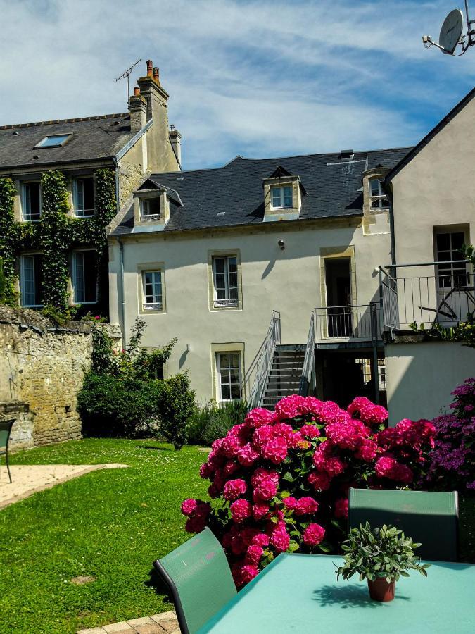 Apt Duplex Ou Plain Pied Tout Confort Plein Centre Ville Bayeux Proche Commerces, Restaurants, Avec Terrasse Privative Ou Jardin Commun Amenage Clos, Parking Gratuit A Proximite, Proche Plages Du Debarquement Esterno foto