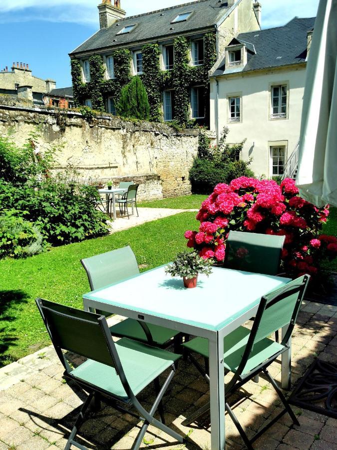 Apt Duplex Ou Plain Pied Tout Confort Plein Centre Ville Bayeux Proche Commerces, Restaurants, Avec Terrasse Privative Ou Jardin Commun Amenage Clos, Parking Gratuit A Proximite, Proche Plages Du Debarquement Esterno foto